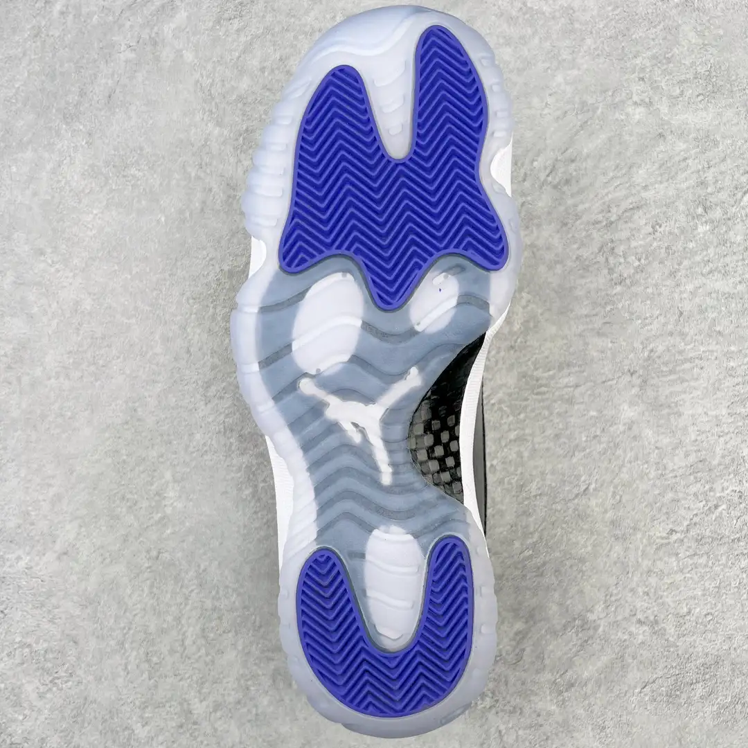 Air Jordan 11 - Image 3