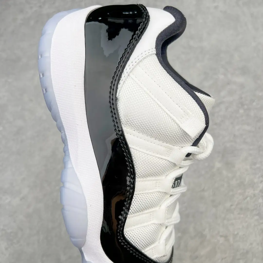 Air Jordan 11 - Image 7
