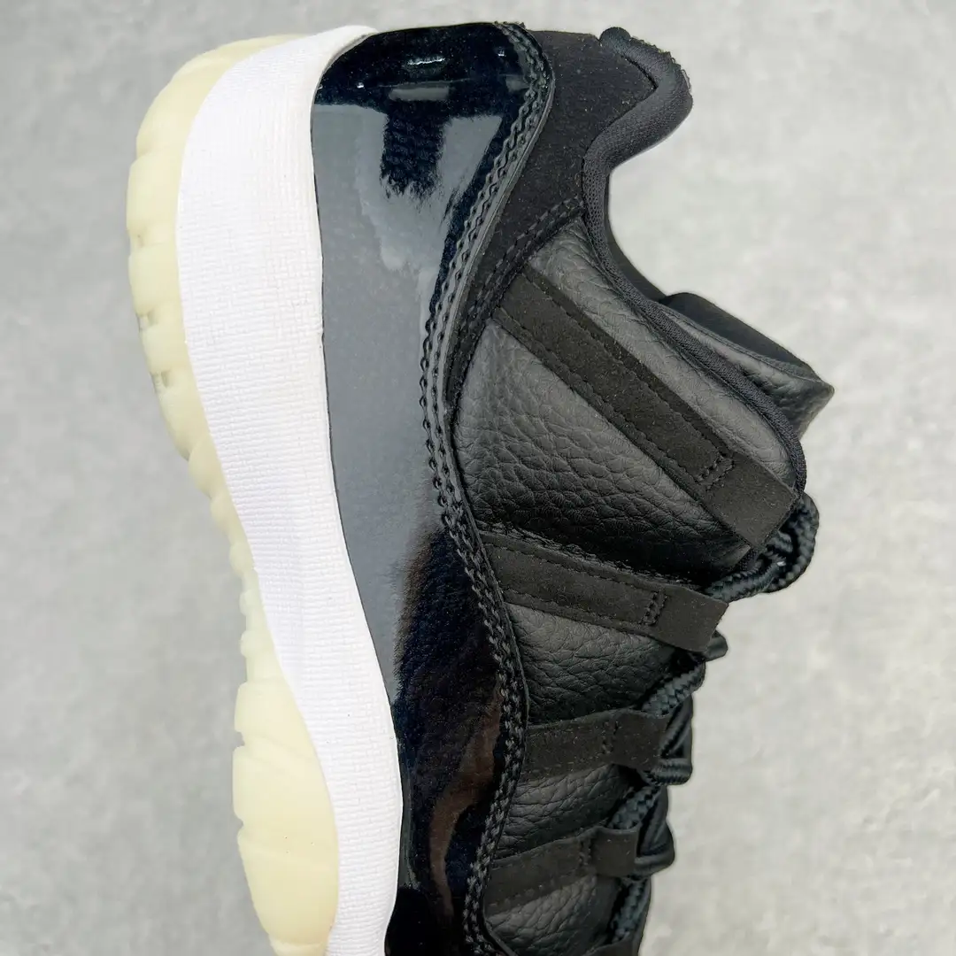 Air Jordan 11 - Image 4