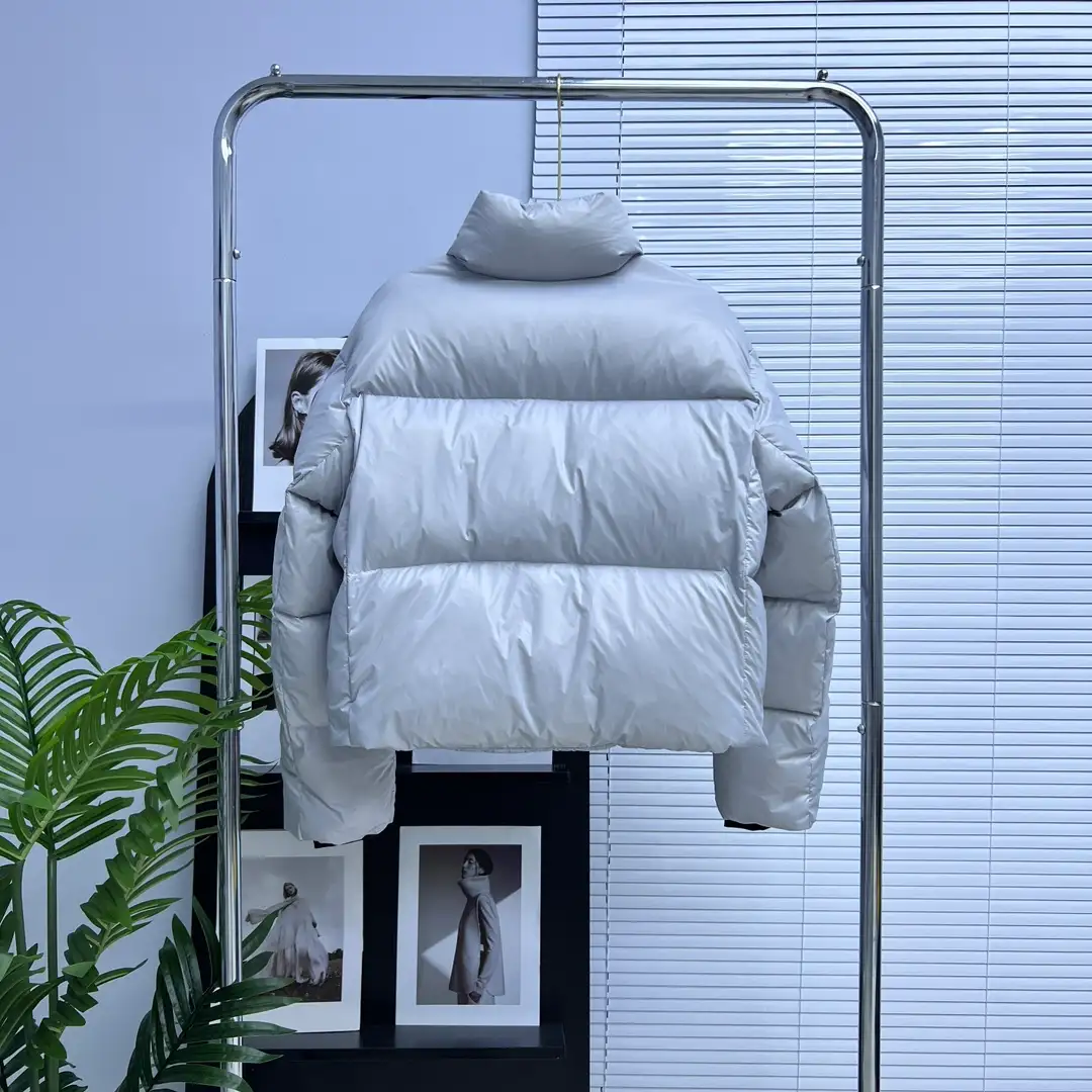 Canada Goose women’s Short Puff Down Jacket - Image 4
