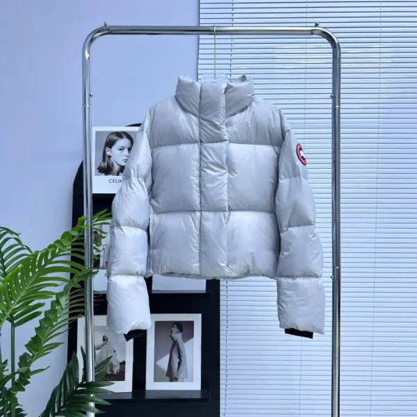 Canada Goose women’s Short Puff Down Jacket