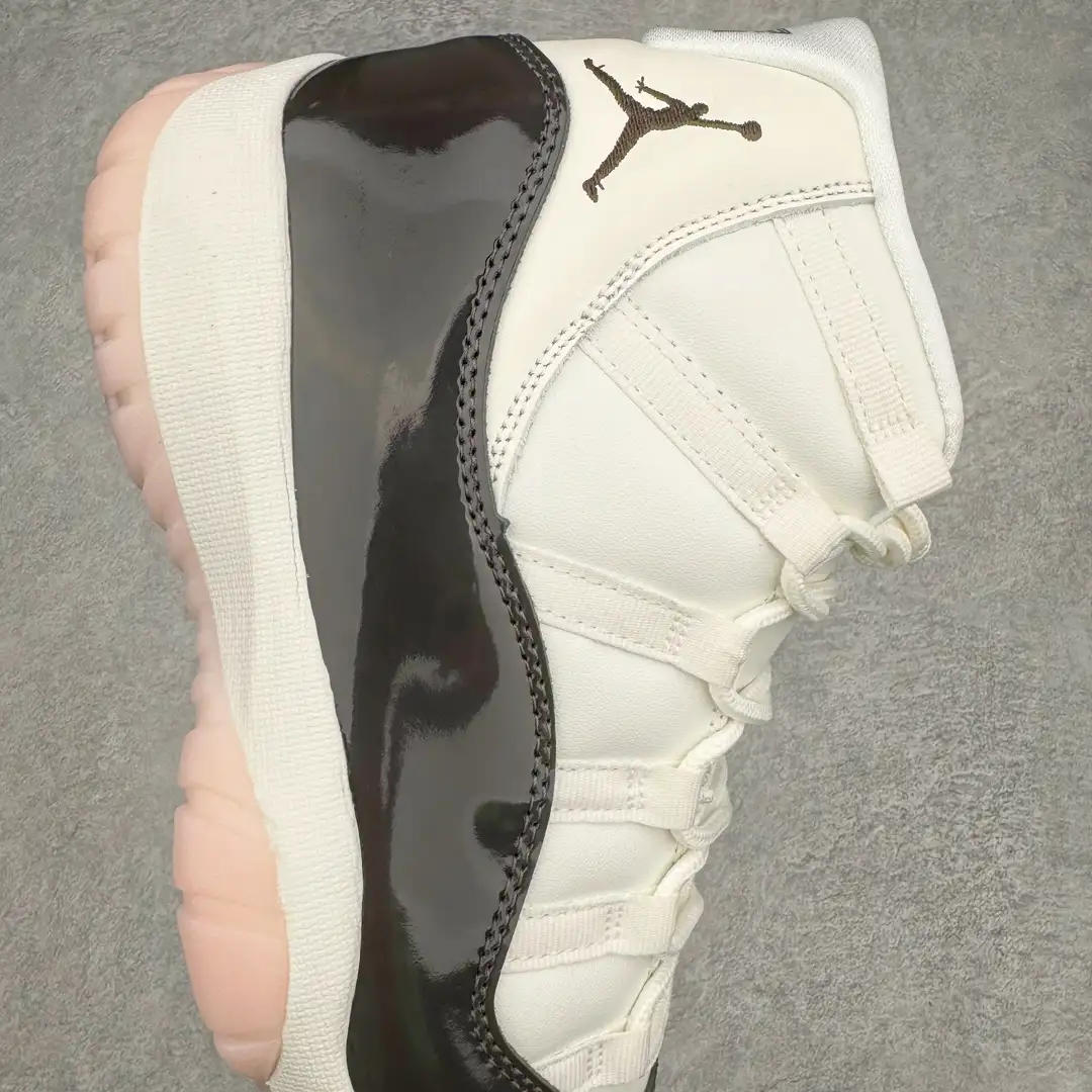 Air Jordan 11 - Image 4