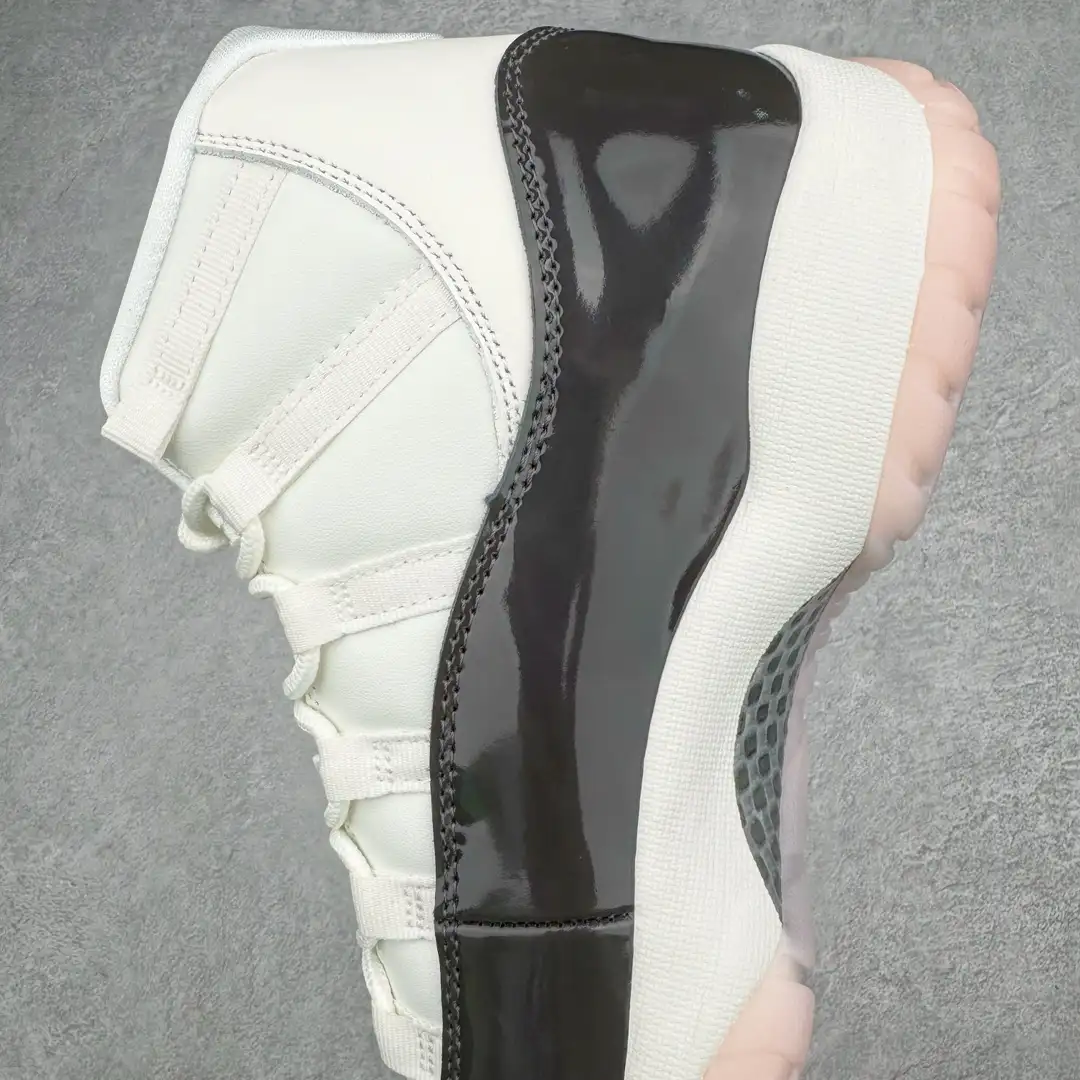Air Jordan 11 - Image 7