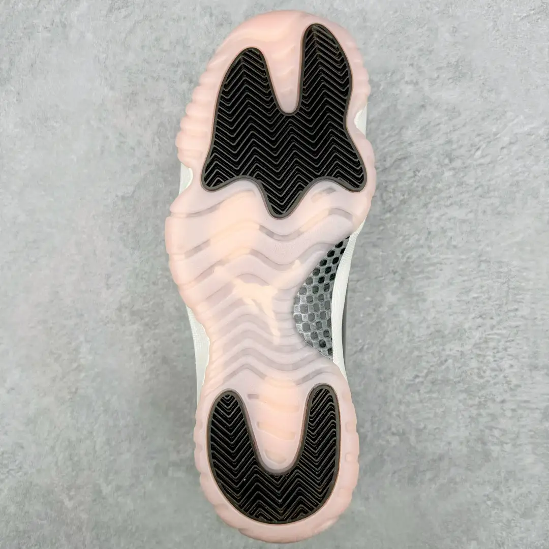 Air Jordan 11 - Image 9