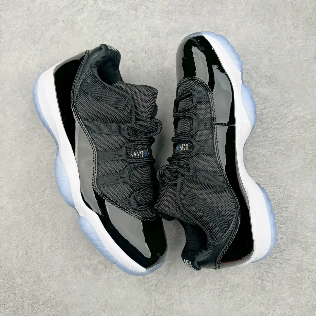 Air Jordan 11 - Image 2