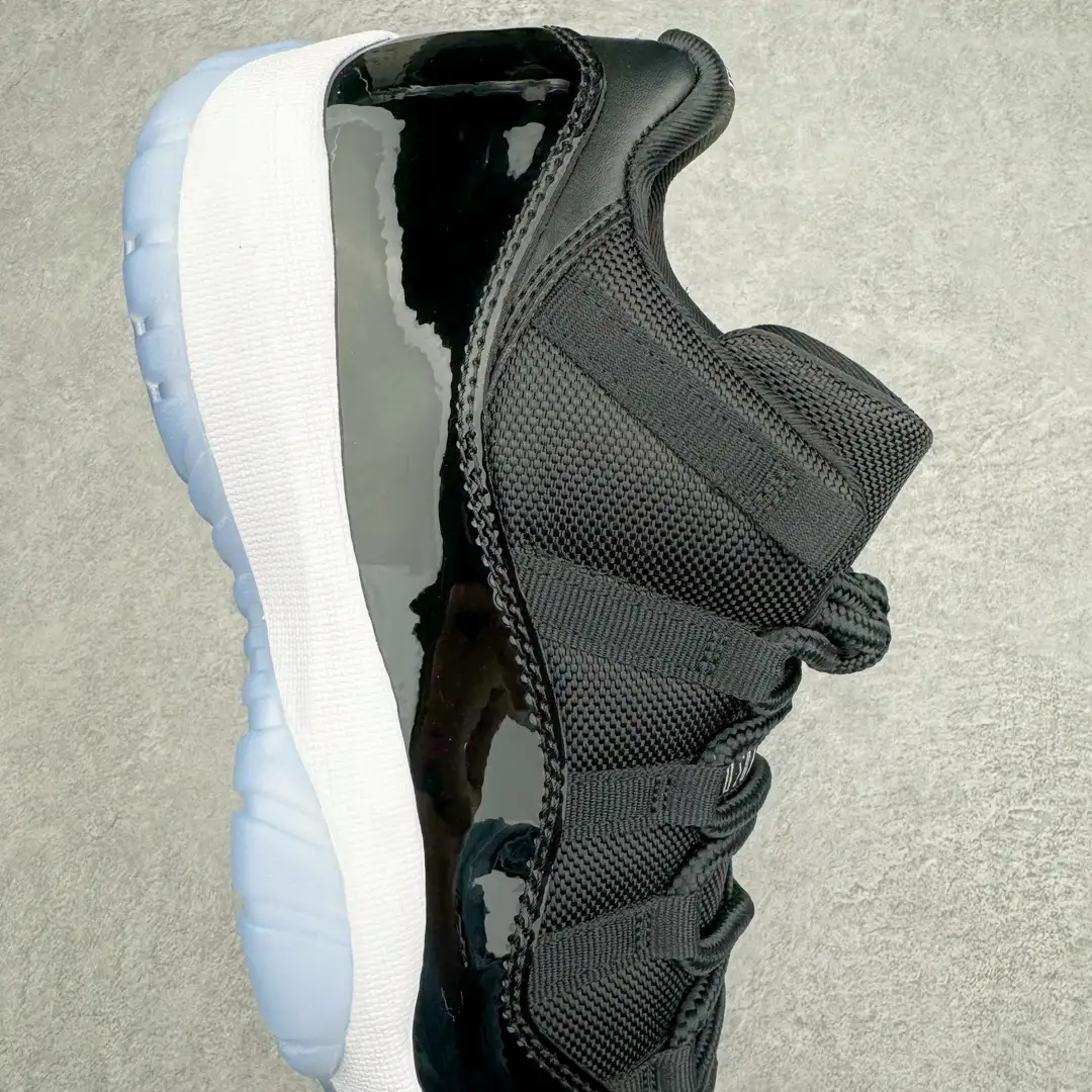 Air Jordan 11 - Image 9