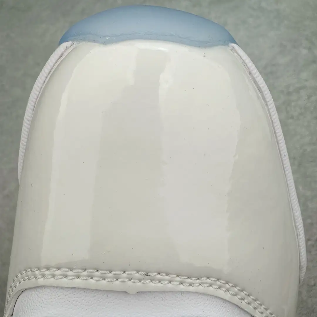 Air Jordan 11 - Image 3