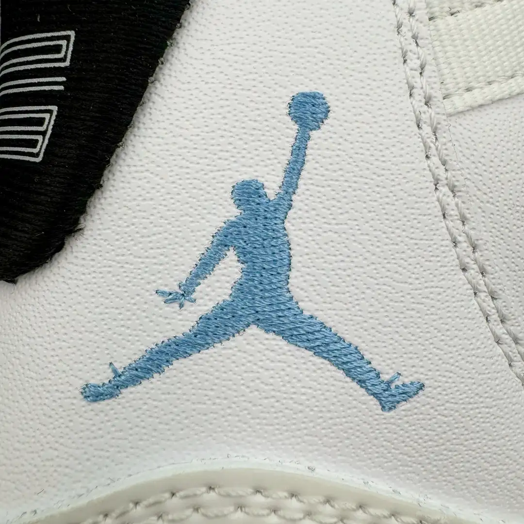 Air Jordan 11 - Image 4