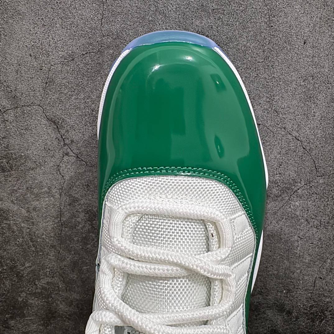 Air Jordan 11 - Image 4