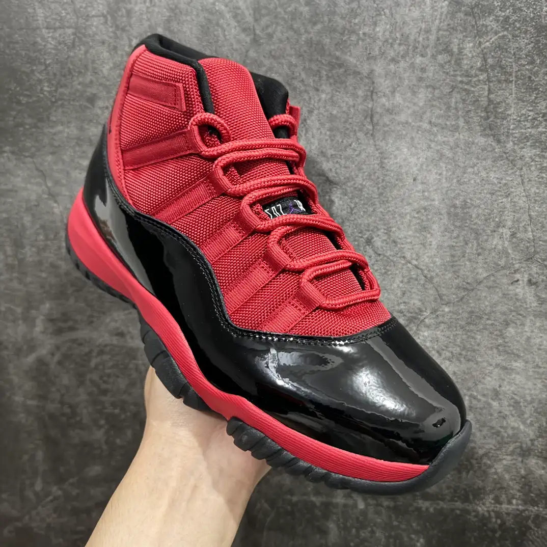Air Jordan 11 - Image 2