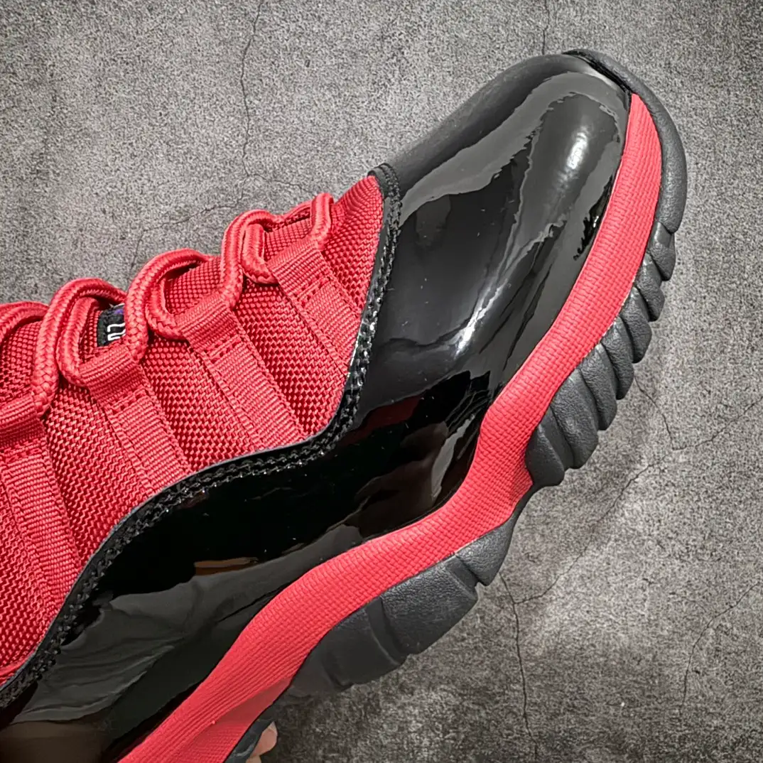 Air Jordan 11 - Image 4
