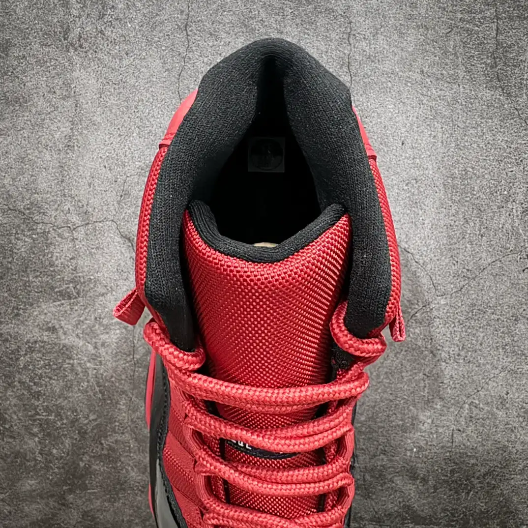 Air Jordan 11 - Image 3
