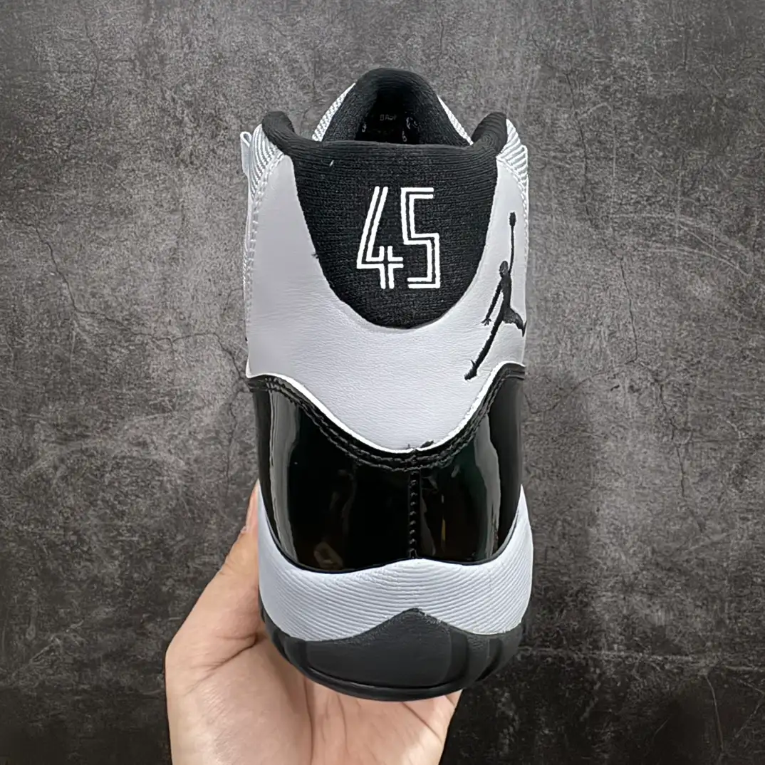 Air Jordan 11 - Image 3