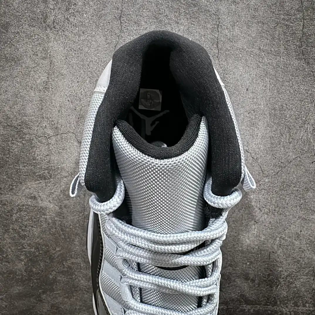 Air Jordan 11 - Image 2