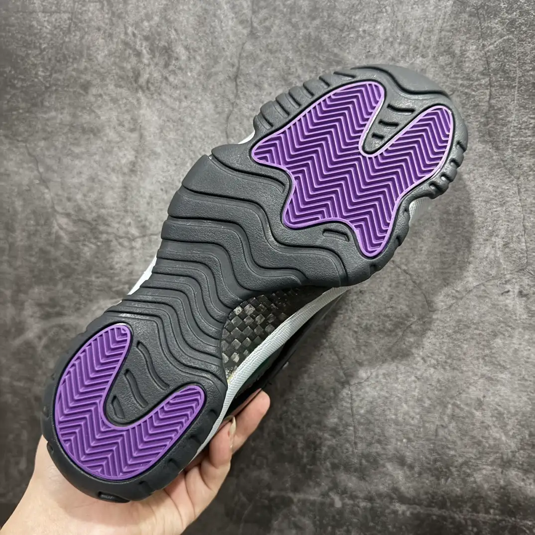 Air Jordan 11 - Image 7