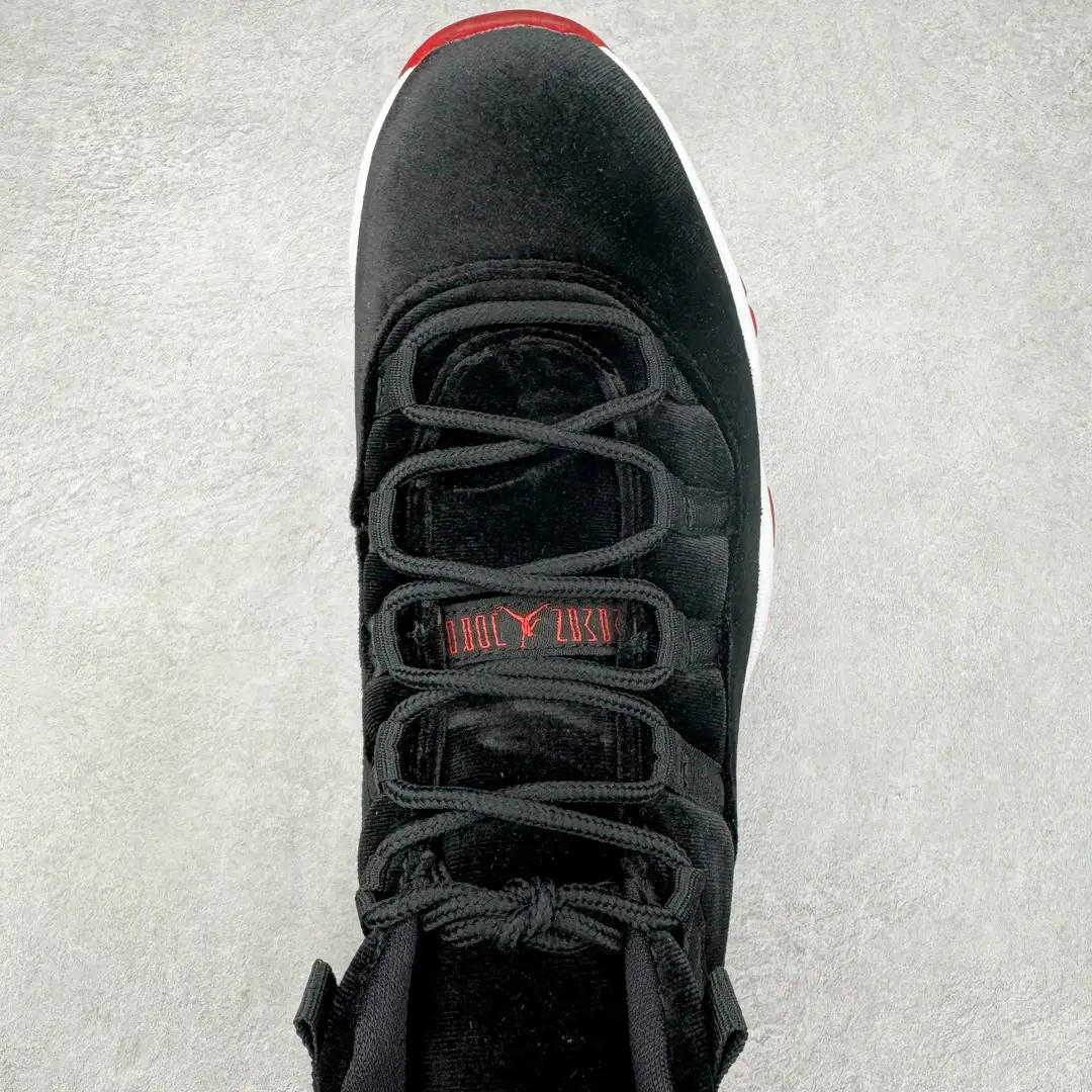 Air Jordan 11 - Image 2