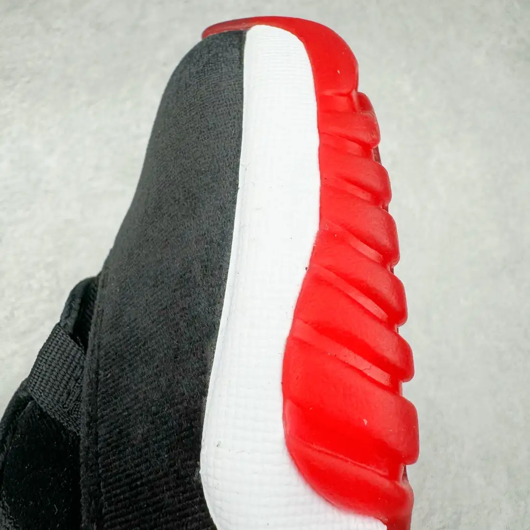 Air Jordan 11 - Image 6