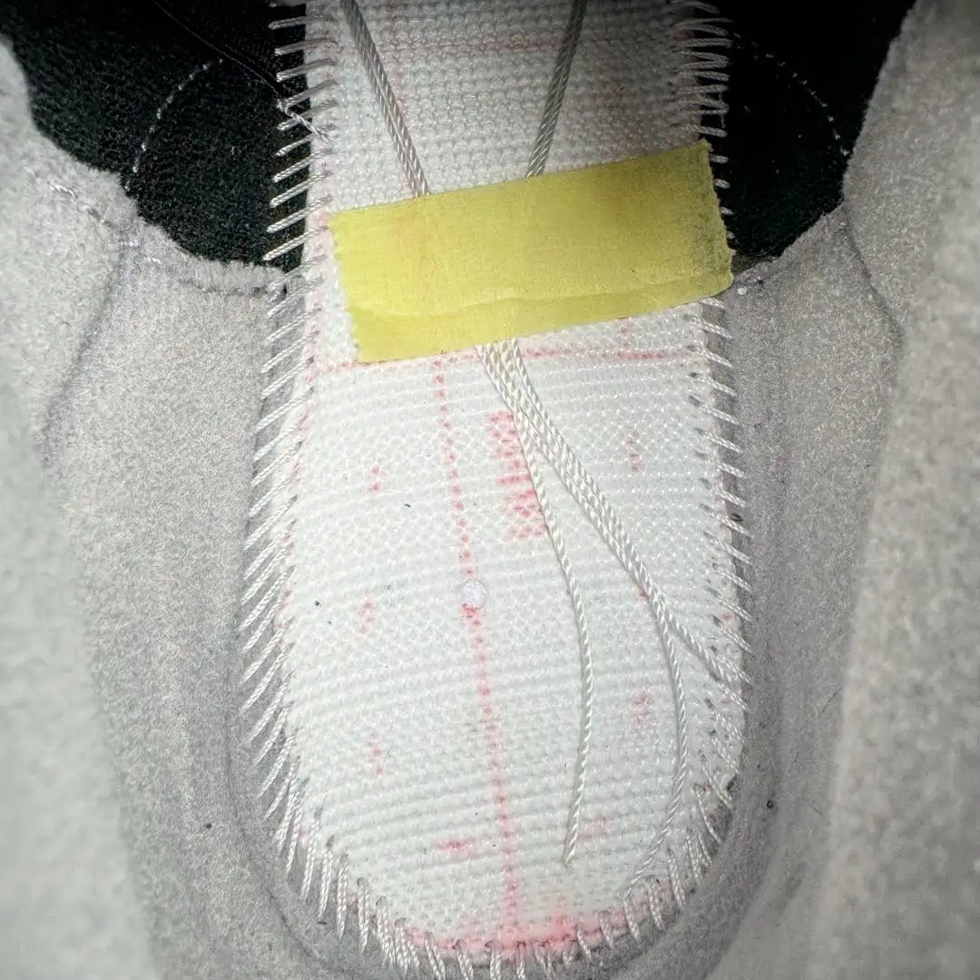 Air Jordan 3 - Image 4