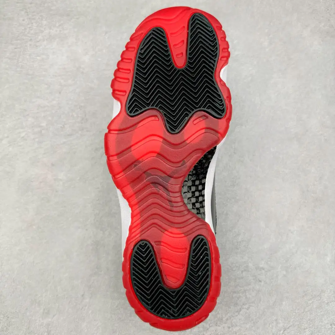 Air Jordan 11 - Image 4