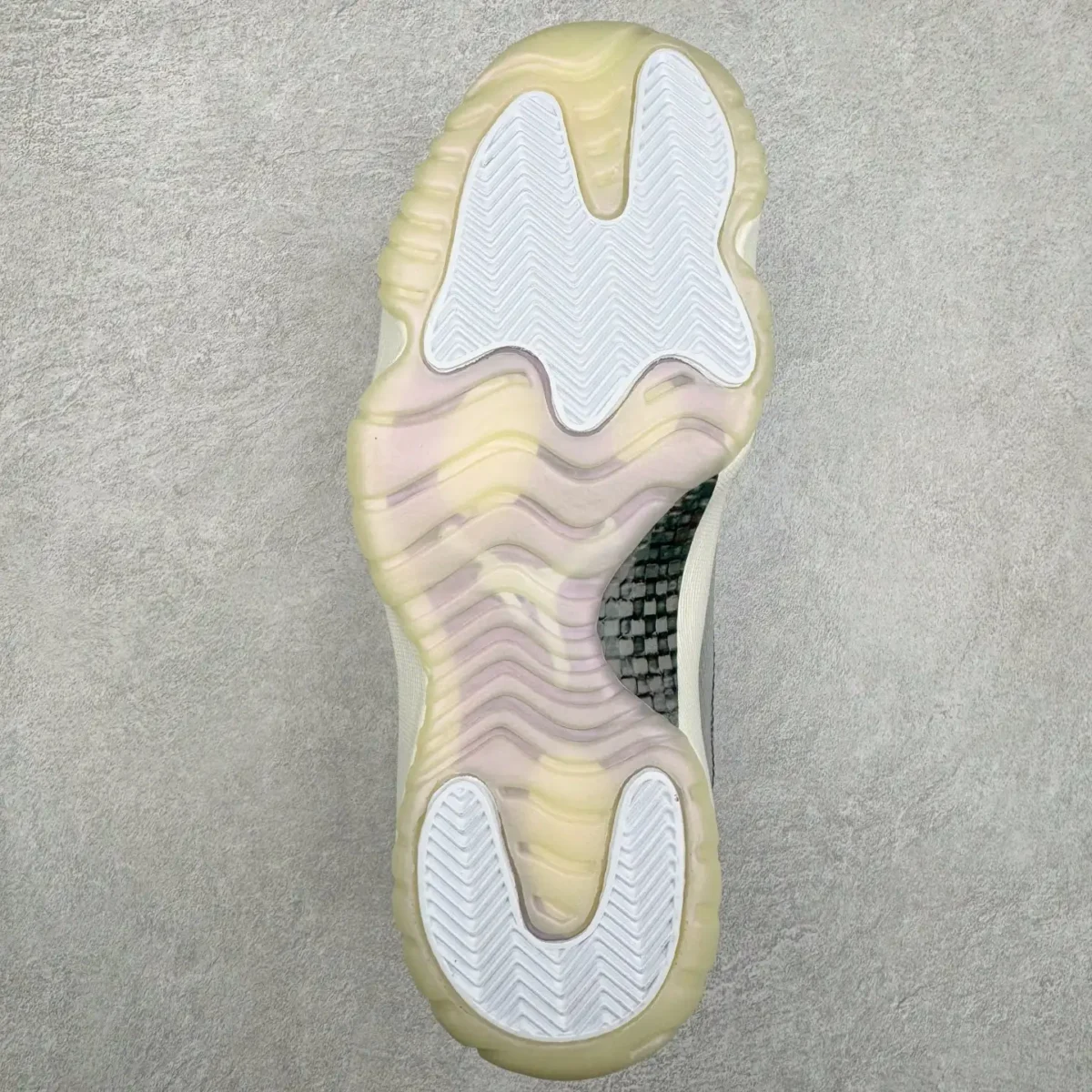 Air Jordan 11 - Image 7