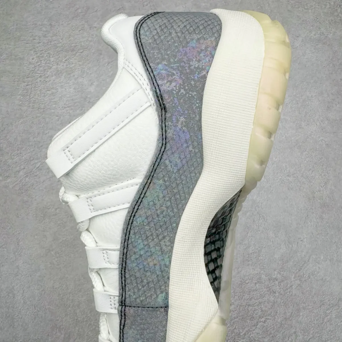 Air Jordan 11 - Image 11