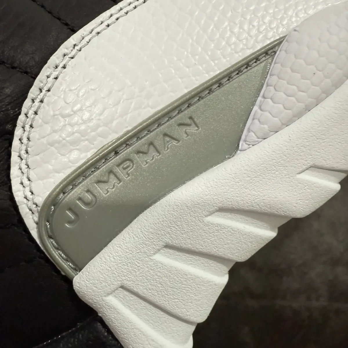 Air Jordan 12 - Image 7