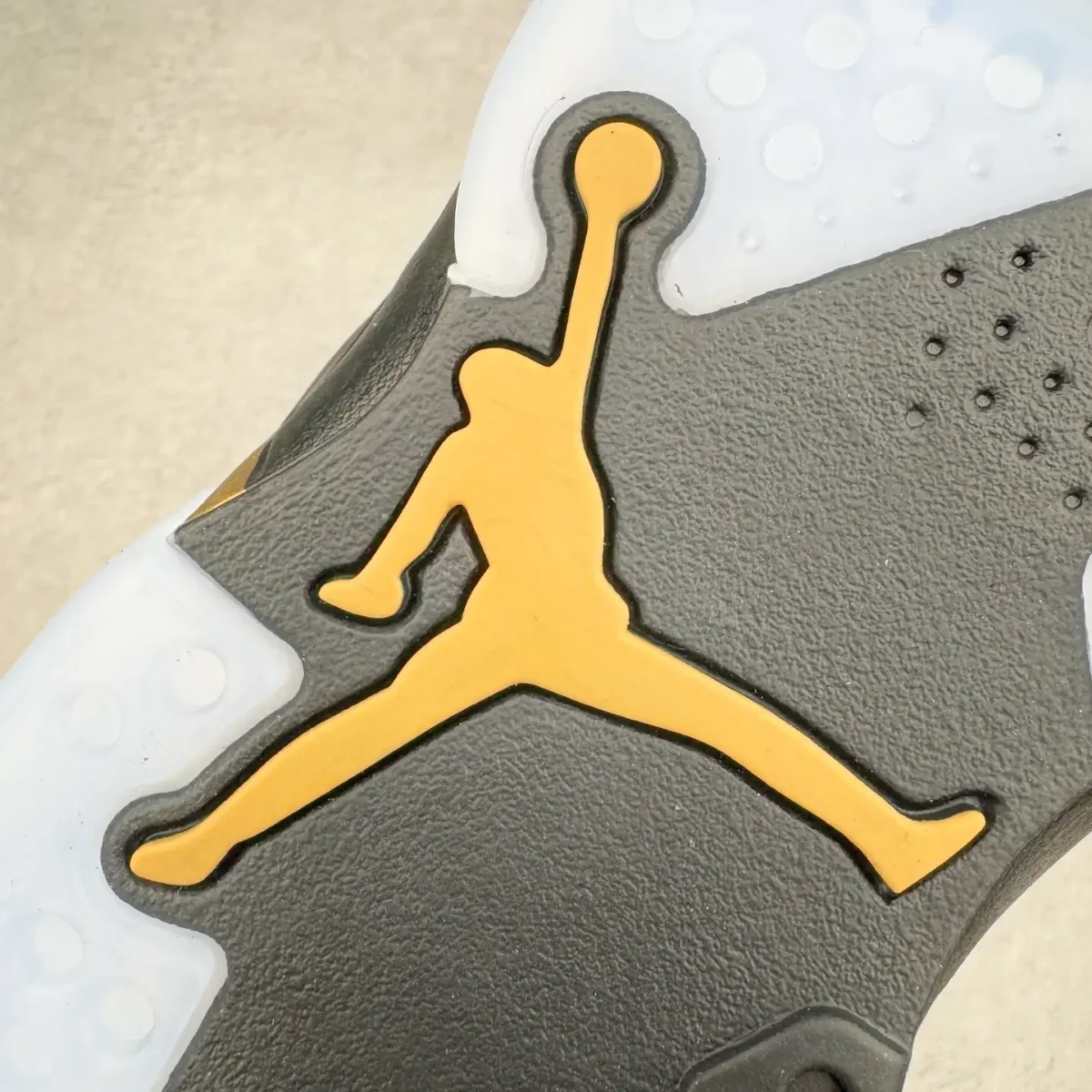 Air Jordan 6 - Image 10
