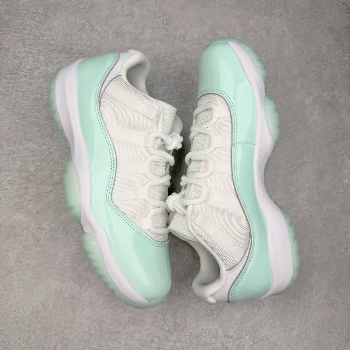 Air Jordan 11 - Image 3