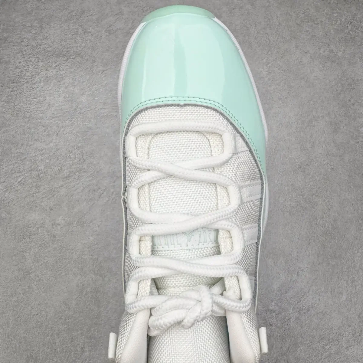 Air Jordan 11 - Image 5