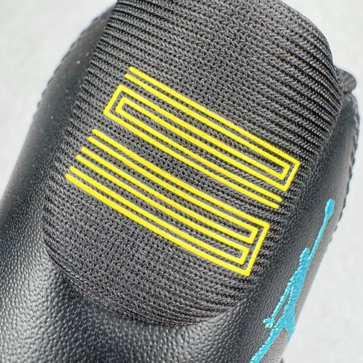 Air Jordan 11 - Image 3