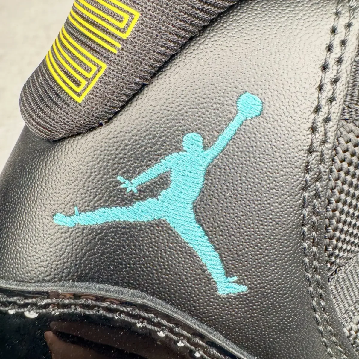 Air Jordan 11 - Image 5