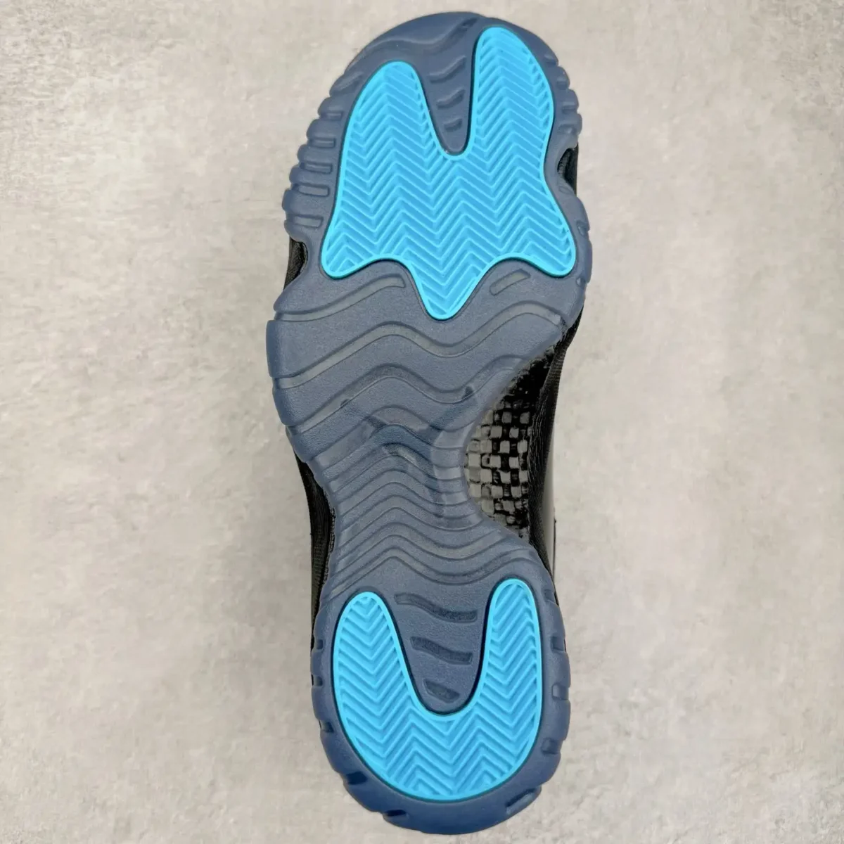 Air Jordan 11 - Image 9