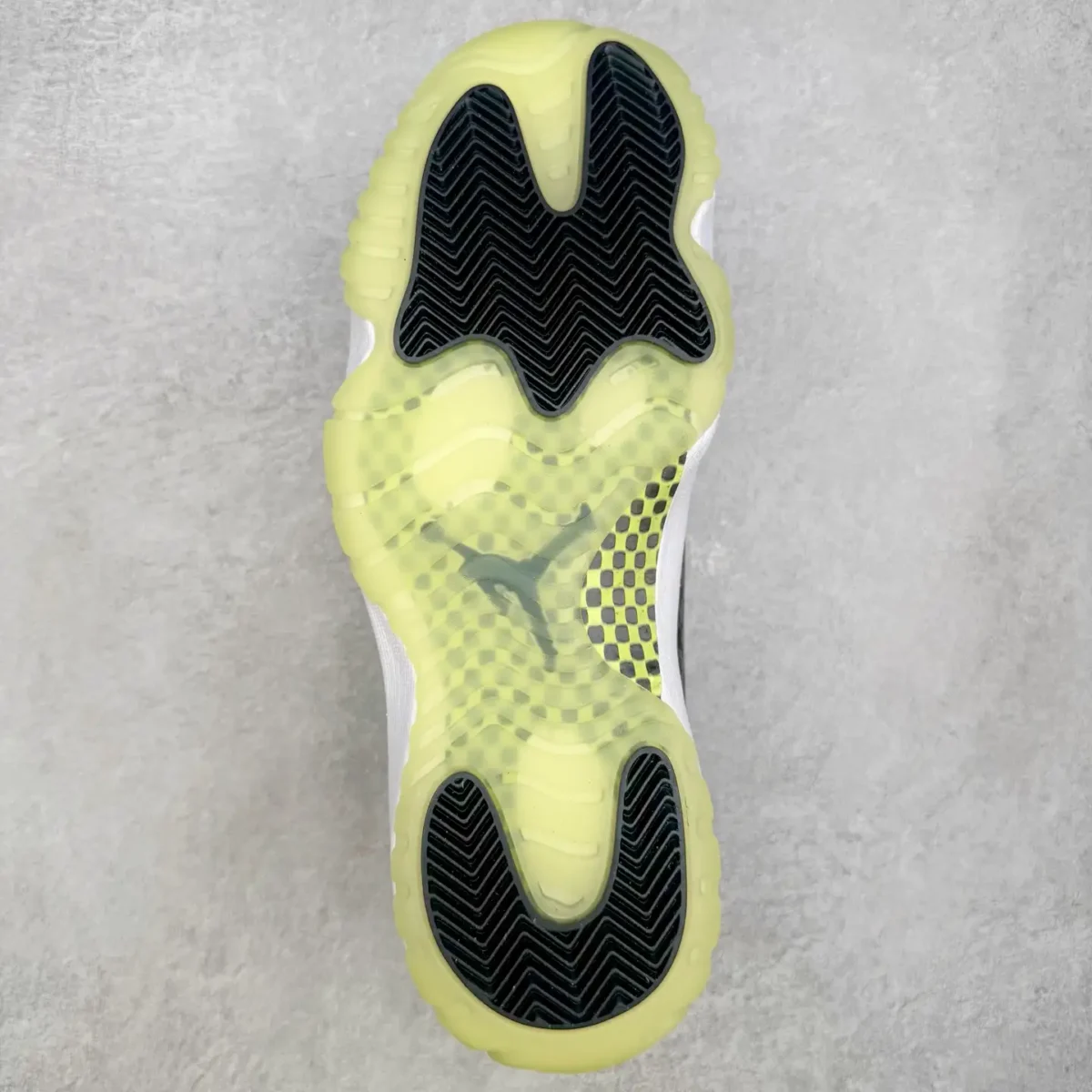Air Jordan 11 - Image 9
