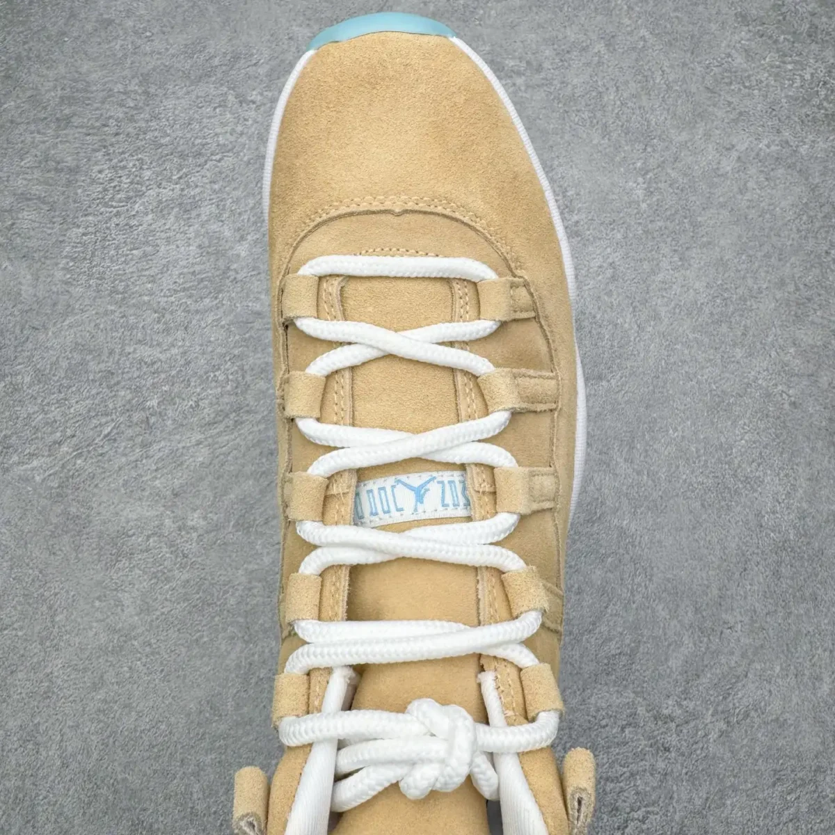 Air Jordan 11 - Image 3