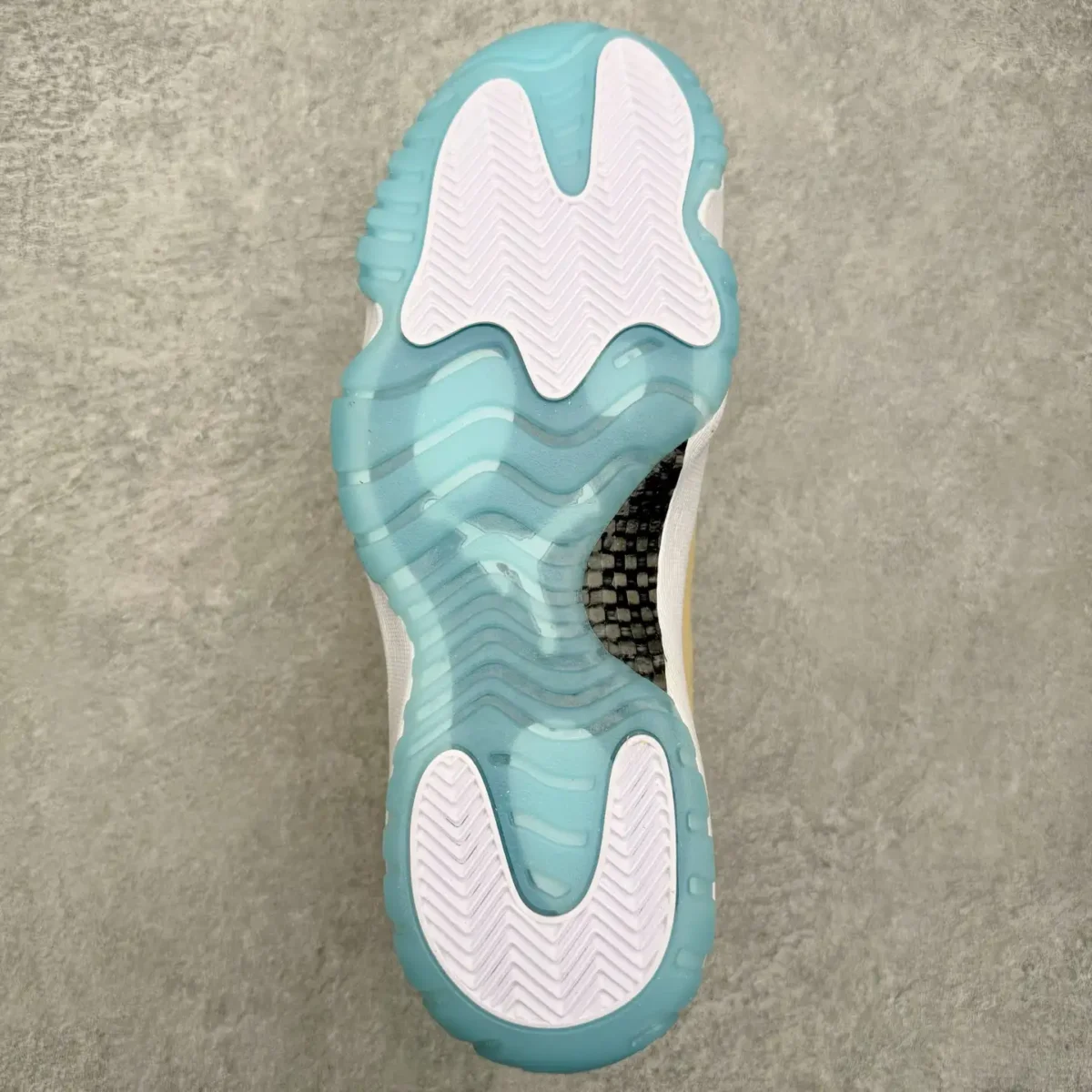 Air Jordan 11 - Image 7