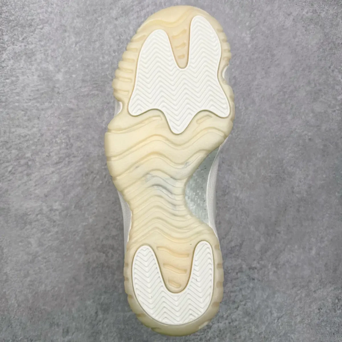 Air Jordan 11 - Image 8