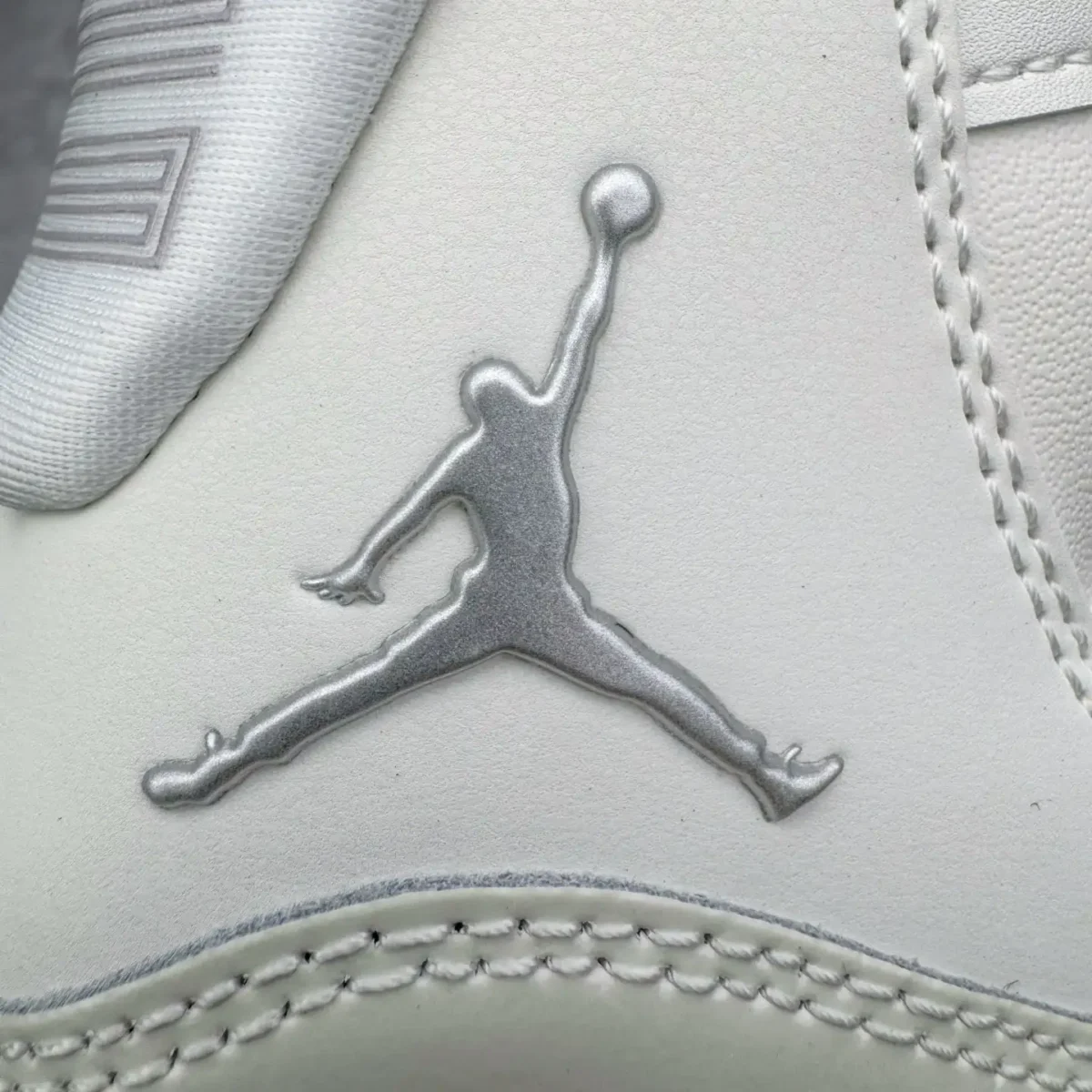 Air Jordan 11 - Image 9