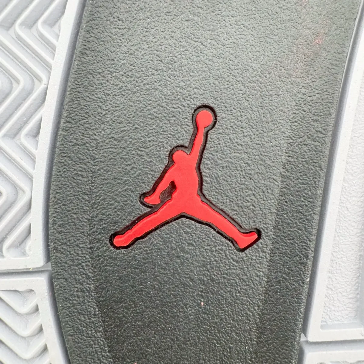 Air Jordan 4 - Image 9
