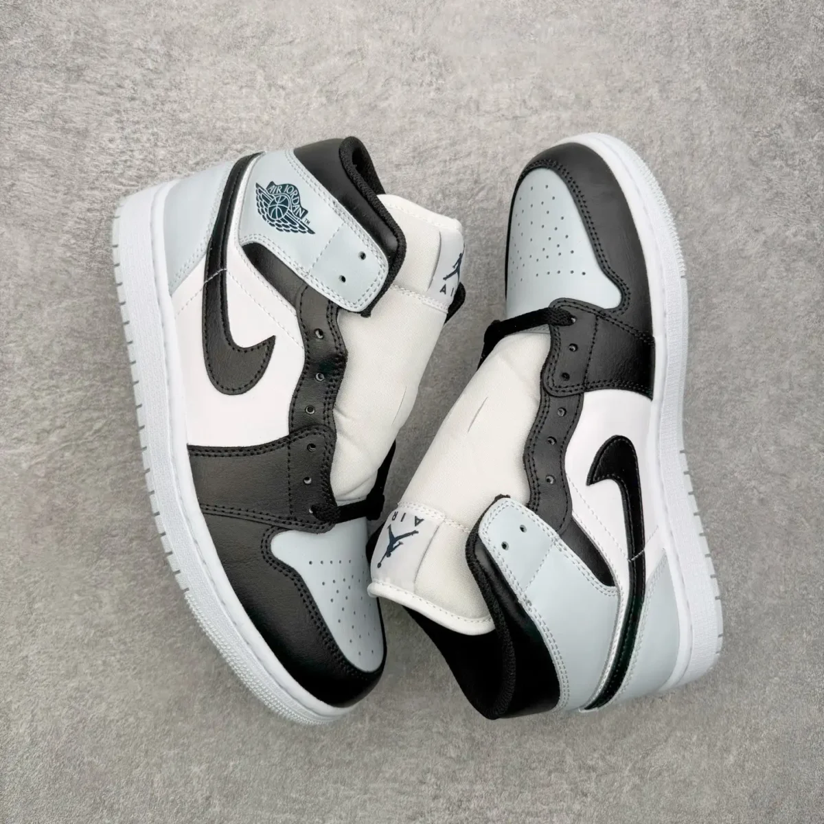 Air Jordan 1 - Image 2