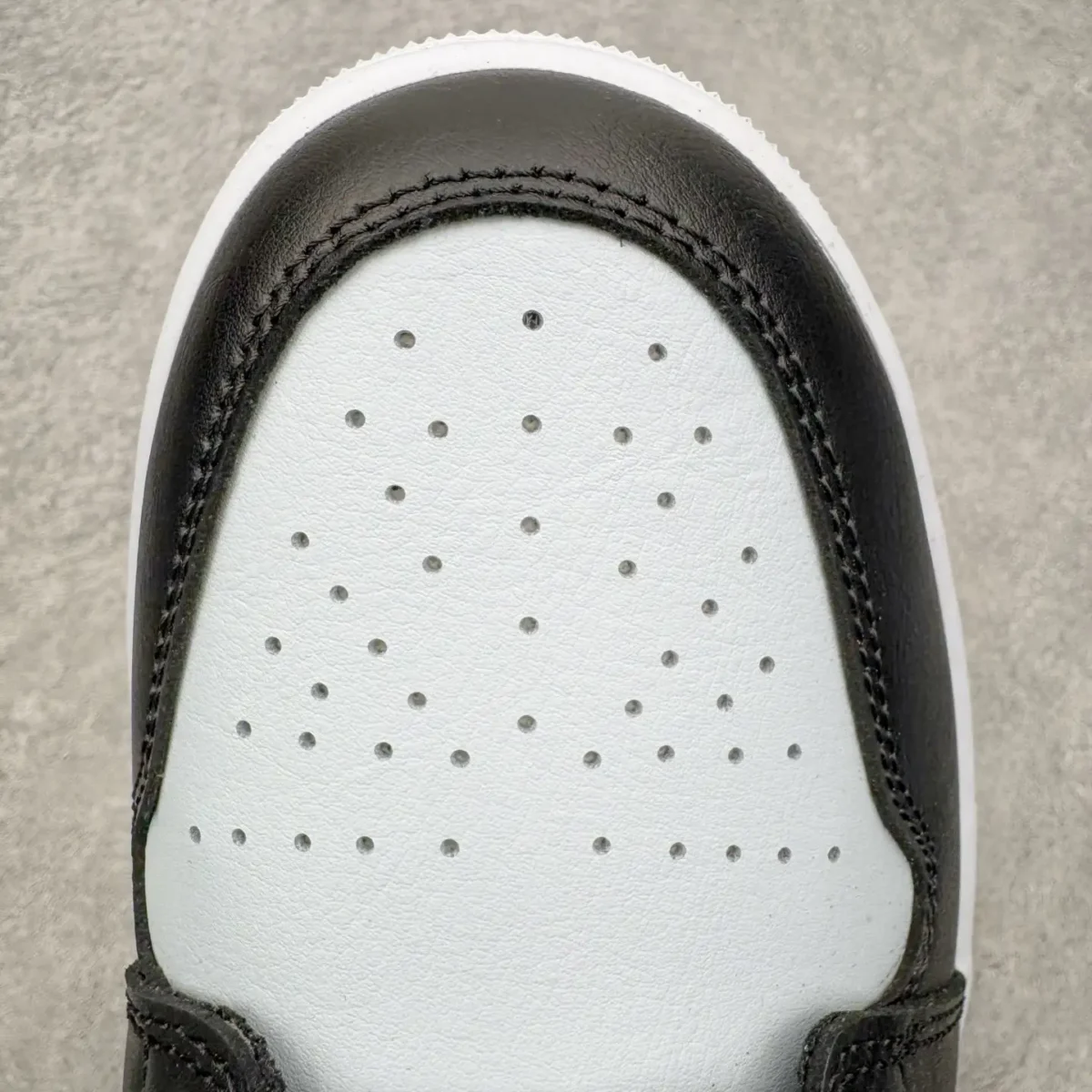 Air Jordan 1 - Image 6