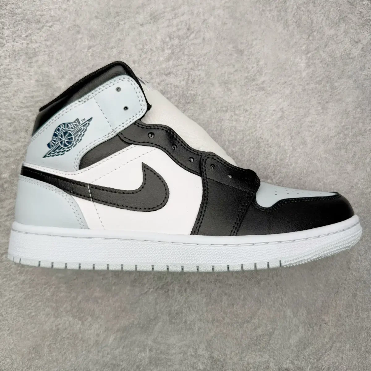 Air Jordan 1 - Image 1