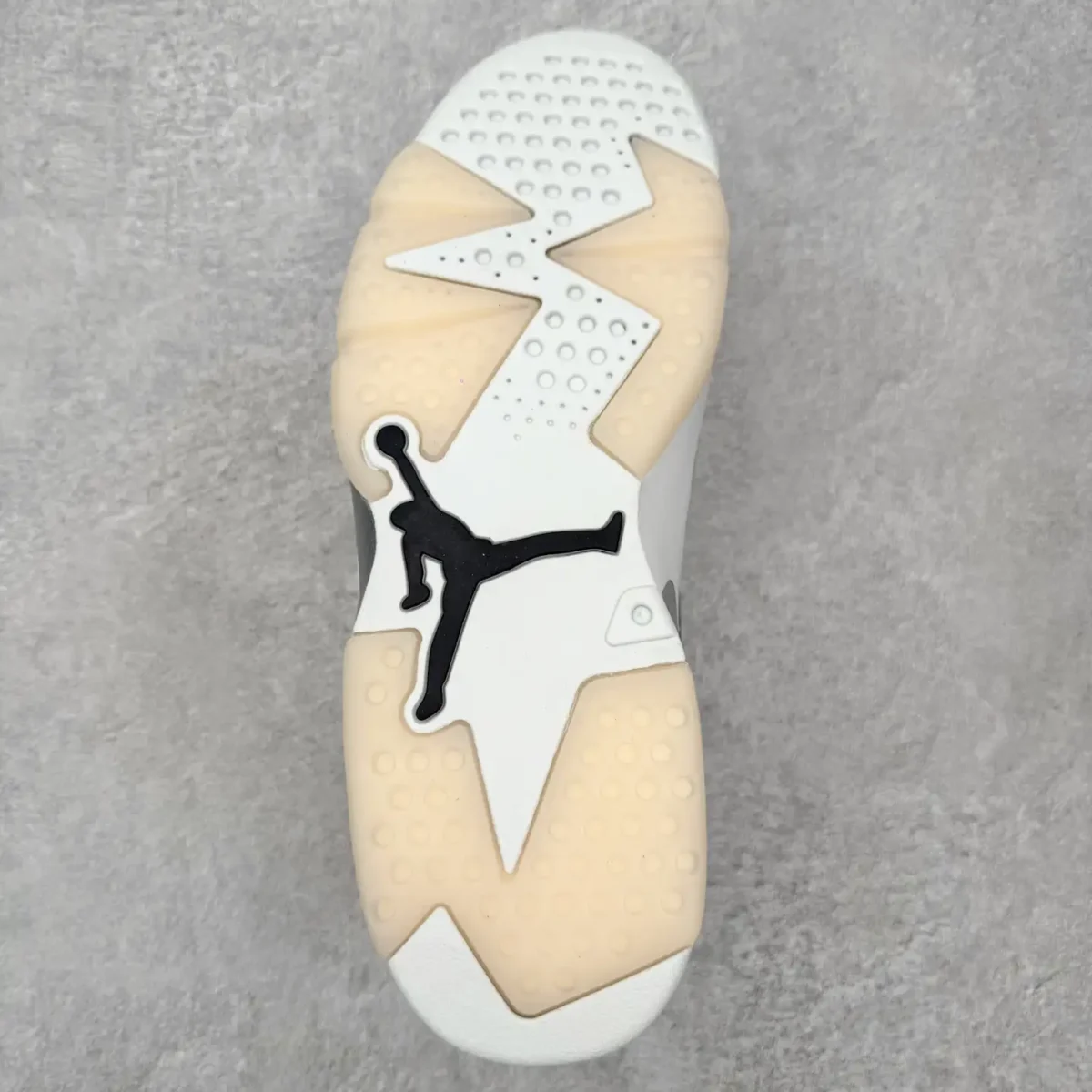 Air Jordan 6 - Image 3
