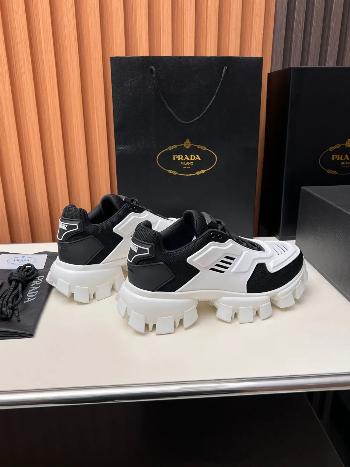 PRADA - Image 8