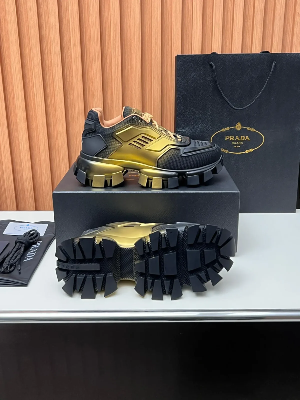 PRADA - Image 8