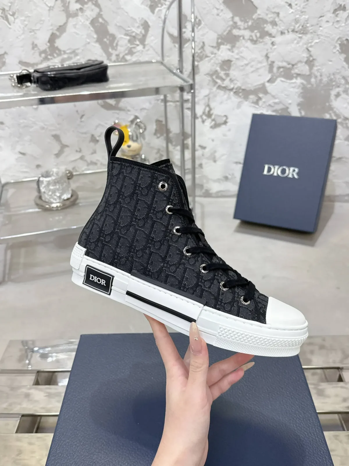 Dior B23 - Image 1