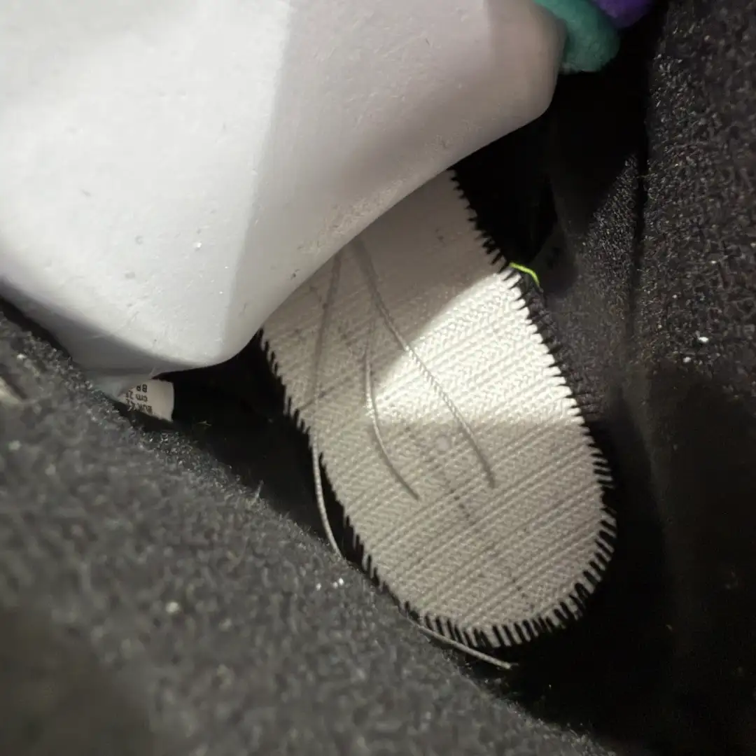 Air Jordan 5 - Image 2