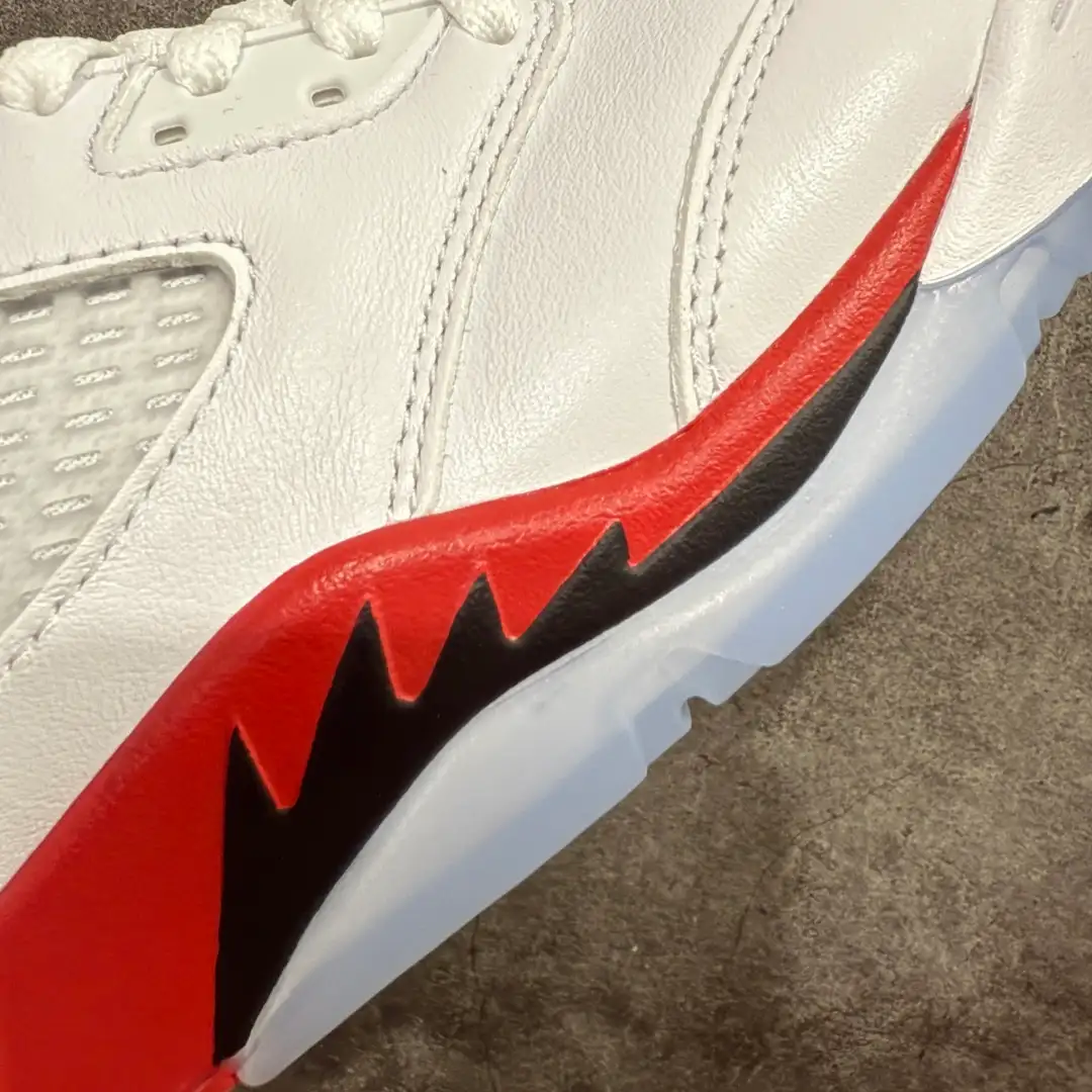 Air Jordan 5 - Image 3