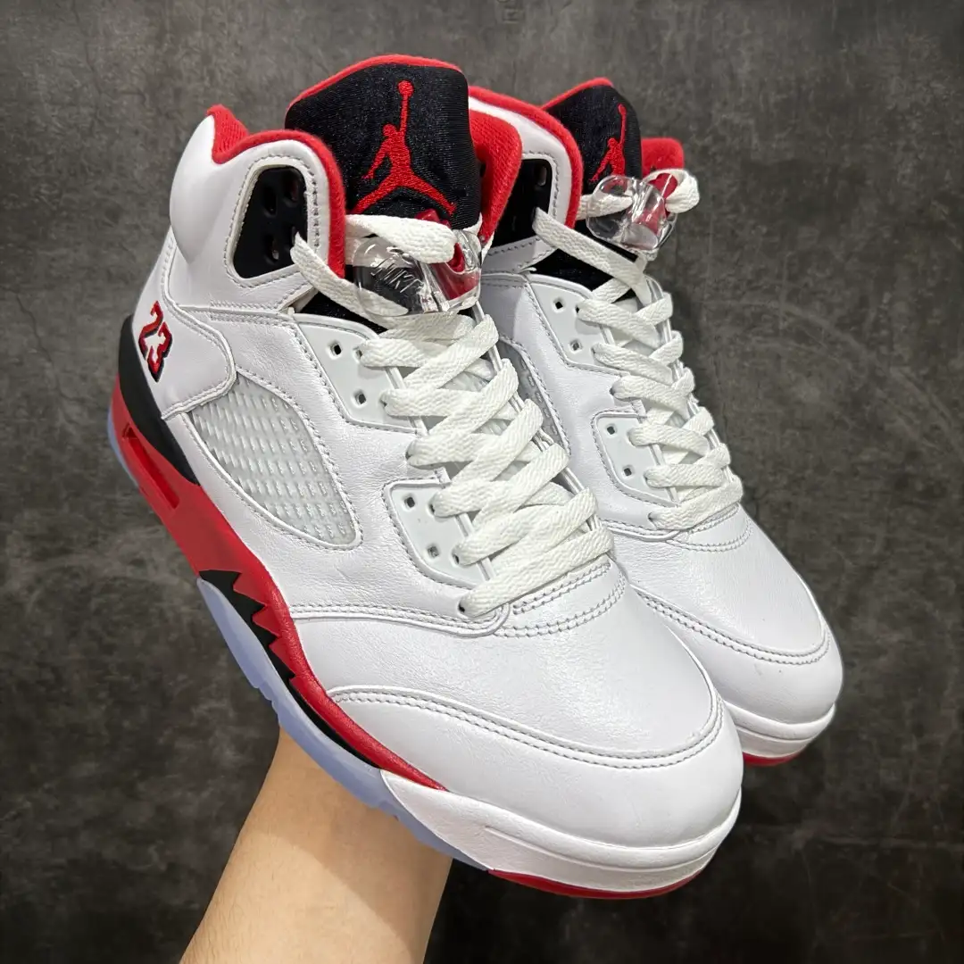 Air Jordan 5 - Image 1