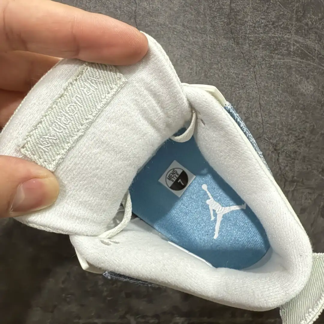 Air Jordan 4 - Image 4