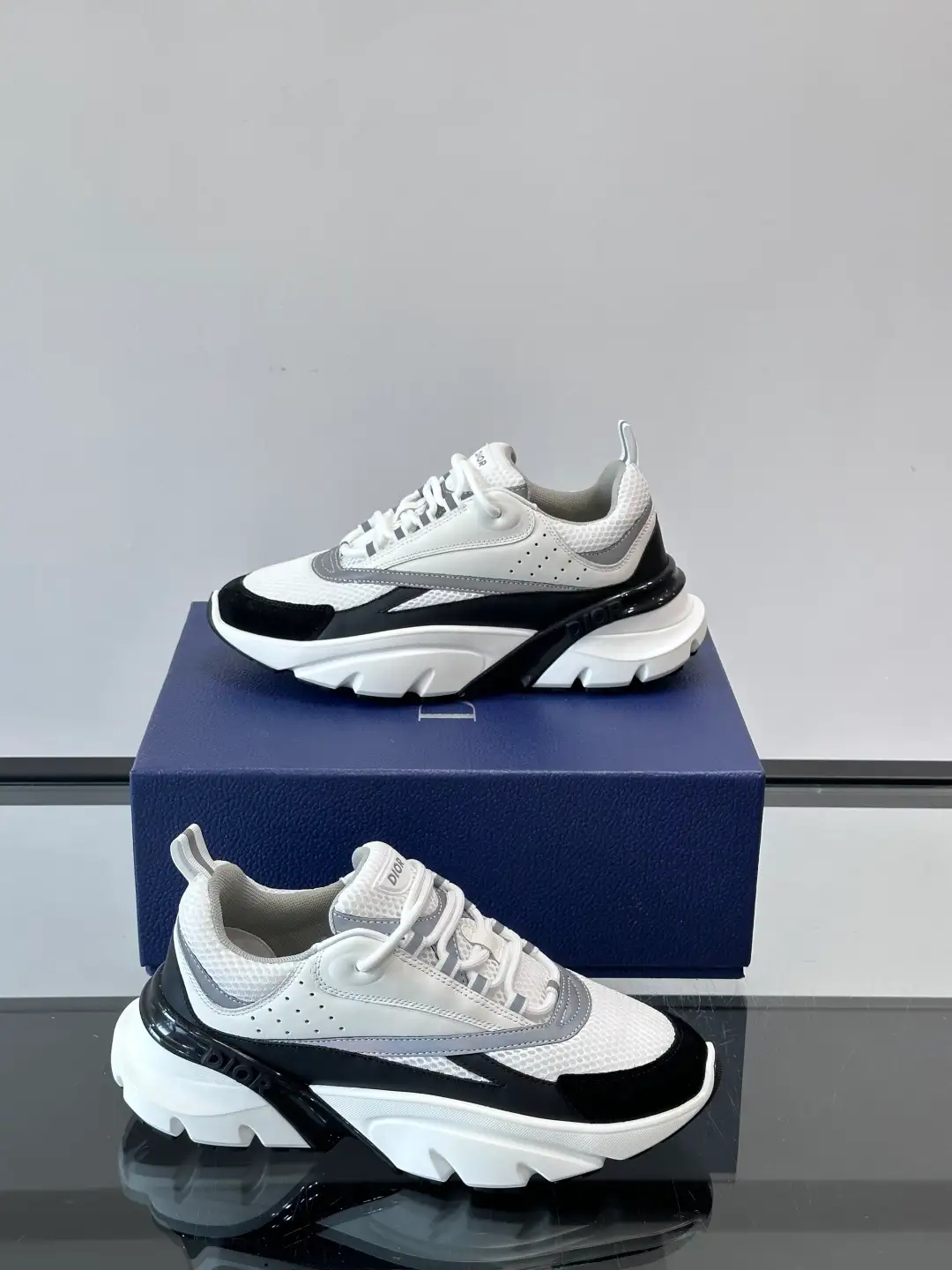 Dior B22 - Image 2